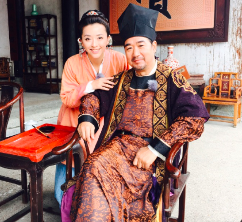 黃小蕾：被大張偉拒絕後，因一頓飯嫁富豪，閃婚生女被迪士尼拉黑