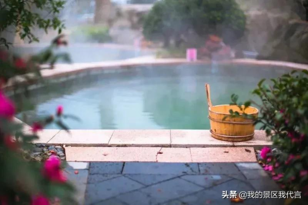 萬聖節飄雪，溫泉趴約起