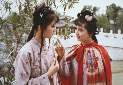 表姐妹的權利遊戲：薛寶釵譏諷暗算王熙鳳，卻被反殺得無路可走