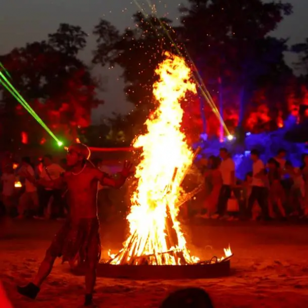 開封景區動態丨萬歲山·大宋武俠城面向全國免費開放一個月 開封景區動態丨萬歲山·大宋武俠城面向全國免費開放一個月
