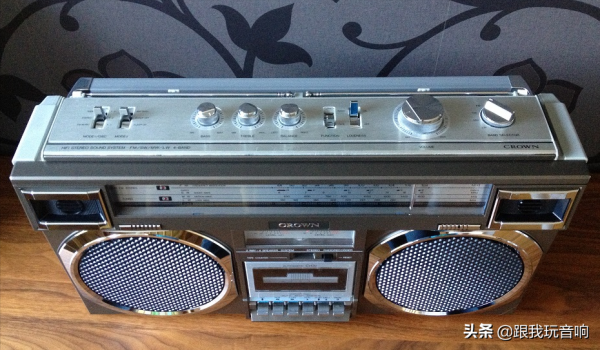 日本皇冠Crown公司在80年代推出了CSC-945L 高保真立體聲音響