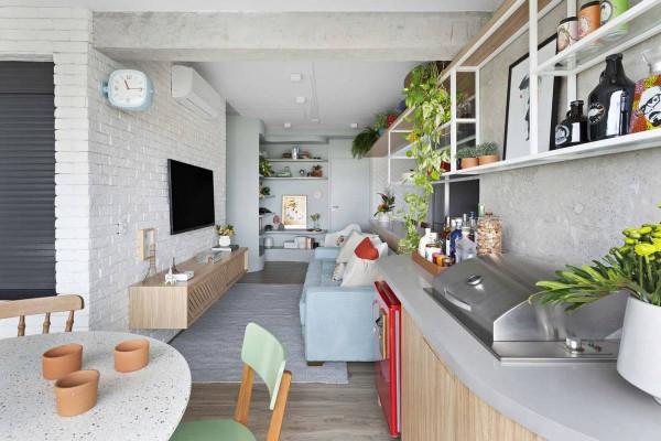 真不相信只有80平，文化磚做電視牆，設計弧形書架，十分溫馨