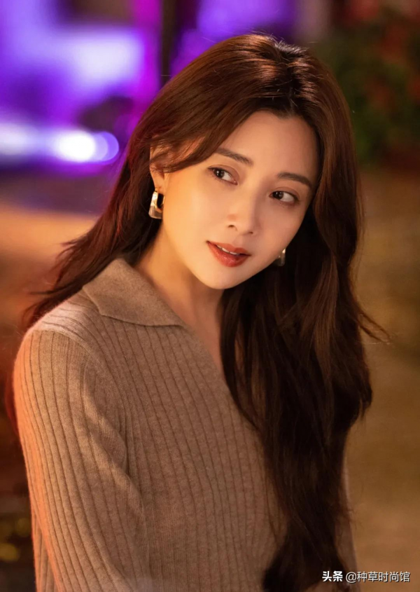 47歲周迅、張雨綺又談姐弟戀了！這屆男人不行？