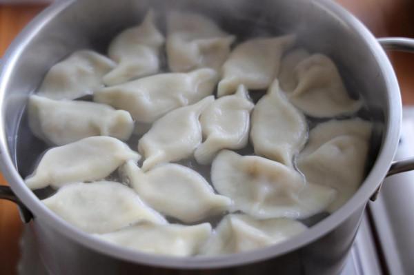 大雪將至，沒有什麼比一碗酸湯水餃更過癮，酸辣爽口更開胃，超讚