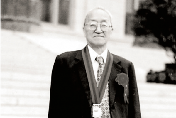 56年，周恩來揮手打斷工作人員彙報並指示：一定要把楊嘉墀調回來