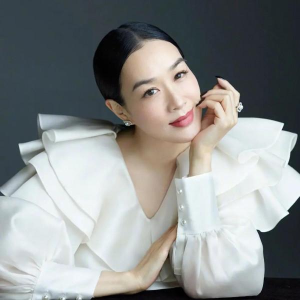 “人魚公主”鍾麗緹:為何怒甩著名音樂人,嫁小12歲的山東男人? “人魚公主”鍾麗緹:為何怒甩著名音樂人,嫁小12歲的山東男人?