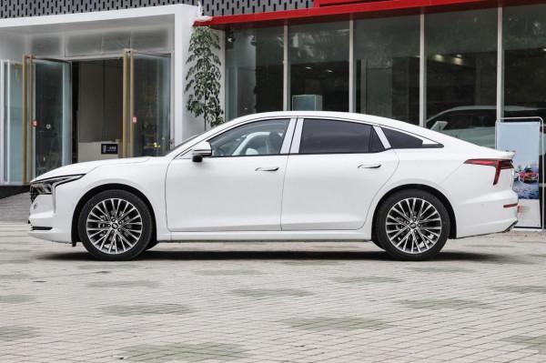 奔騰B70，5門5座掀背車，後備廂開口令人討喜