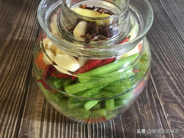 做泡菜用自來水就可以，簡單省事不長白膜不生花，一年四季都可做