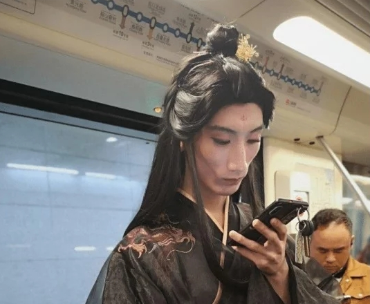 1.8米的漢服仙俠,髮髻又高又有女人味,可以嗎? 1.8米的漢服仙俠,髮髻又高又有女人味,可以嗎?