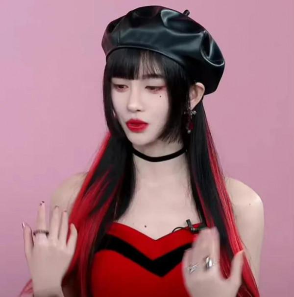 鞠婧禕今日直播截圖，沒有濾鏡 處理，美貌如仙 ​