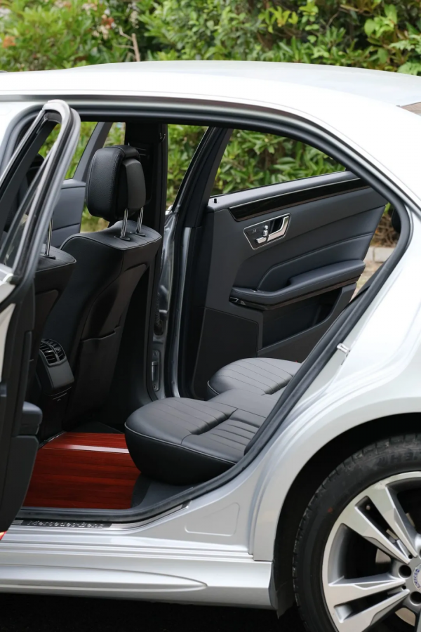 賓士 E260L:C級的價格、E級的品質、“S”級的前任 賓士 E260L:C級的價格、E級的品質、“S”級的前任