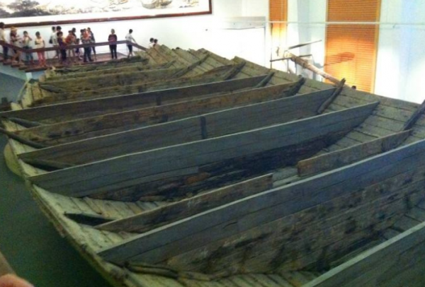 廣州救撈局在南海撈起神秘沉船,船身800年不腐,價值3000億美金 廣州救撈局在南海撈起神秘沉船,船身800年不腐,價值3000億美金