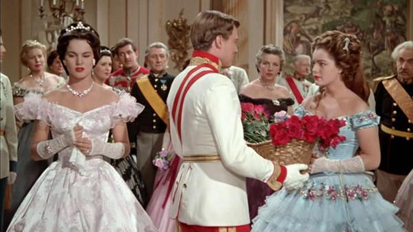 歷史上的茜茜公主為什麼痴迷美容和瘦身？她能掌控的只有她自己