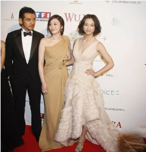 管你是真姐妹還是偽閨蜜,女明星同框即比美,誰醜誰尷尬 管你是真姐妹還是偽閨蜜,女明星同框即比美,誰醜誰尷尬