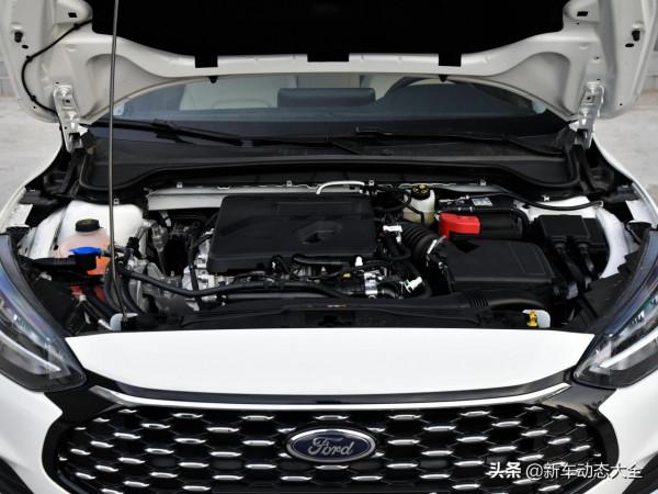 三廂版本合資家轎,低油耗底盤穩用料好,實拍福克斯 三廂版本合資家轎,低油耗底盤穩用料好,實拍福克斯