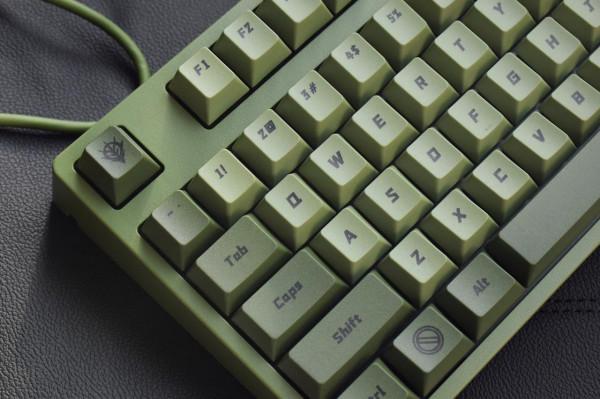 坐擁蝙蝠俠，手敲扎古II，ikbc鍵盤&amp;安德斯特超英電競椅體驗