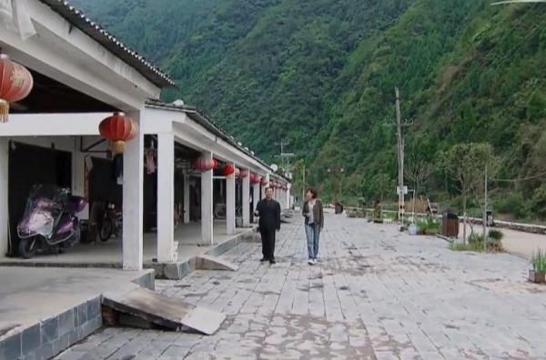 陝西秦嶺青木川,至今還保留著一個古老的習俗,被稱為“議話坪” 陝西秦嶺青木川,至今還保留著一個古老的習俗,被稱為“議話坪”