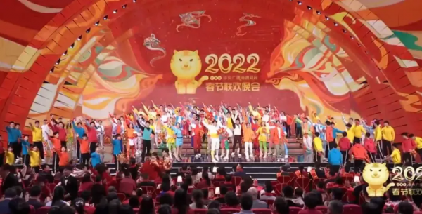 眾星春晚造型：趙麗穎連換兩套，張小斐氣質出眾，馬凡舒甜美可人
