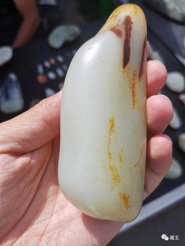 國慶假期去和田巴扎買玉,市場情況是這樣的…… 國慶假期去和田巴扎買玉,市場情況是這樣的……