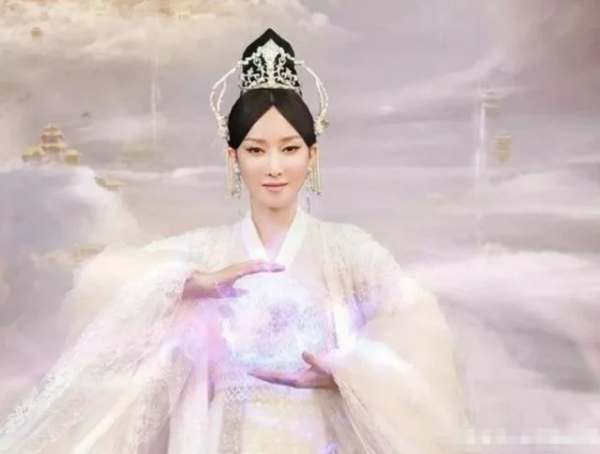 有種“整容”叫薩頂頂卸妝，神婆變女神，網友：你早這樣早就紅了