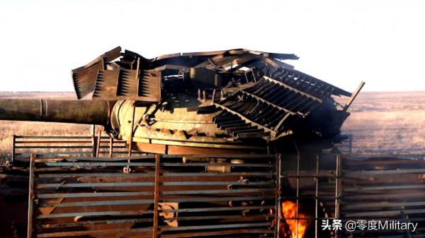 水積成川：車臣戰爭中被擊毀的T-72B坦克 採訪軍犬的波蘭女記者