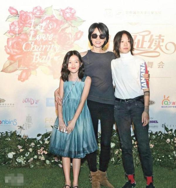 王菲的倆女兒差別有點大，雖然都是女孩子，但氣質感覺真不一樣