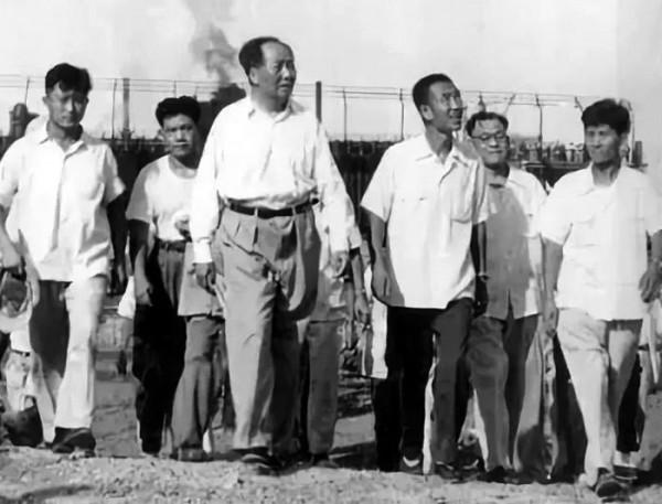 他保衛了毛主席20年,又保衛了鄧小平20年,被授予中將軍銜 他保衛了毛主席20年,又保衛了鄧小平20年,被授予中將軍銜