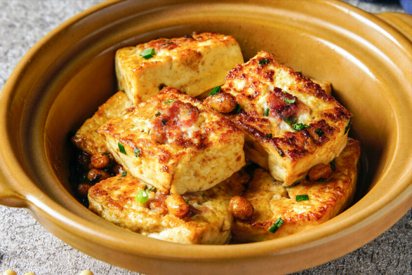 煎豆腐，切忌直接下油鍋，多做這2步，豆腐色澤金黃，不碎不粘鍋