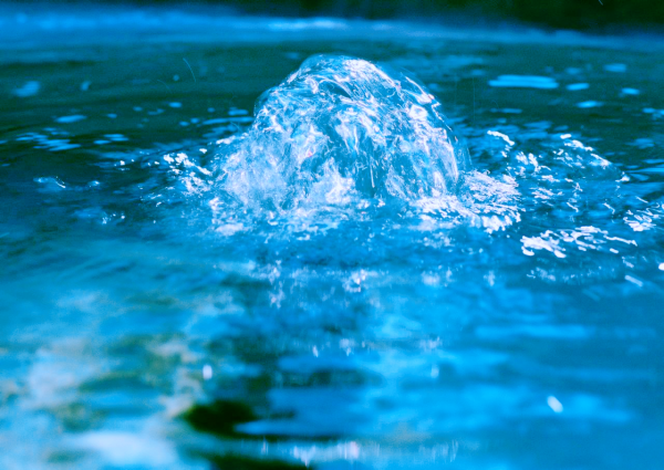 河北興龍寺古寺中,有處不幹涸的泉水,相傳是惡龍懺悔的眼淚 河北興龍寺古寺中,有處不幹涸的泉水,相傳是惡龍懺悔的眼淚