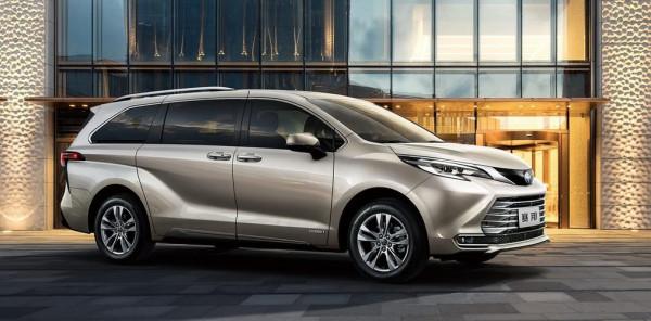 標配四驅&plus;皇冠車標，賽那姊妹車型即將登場，還會加價嗎？