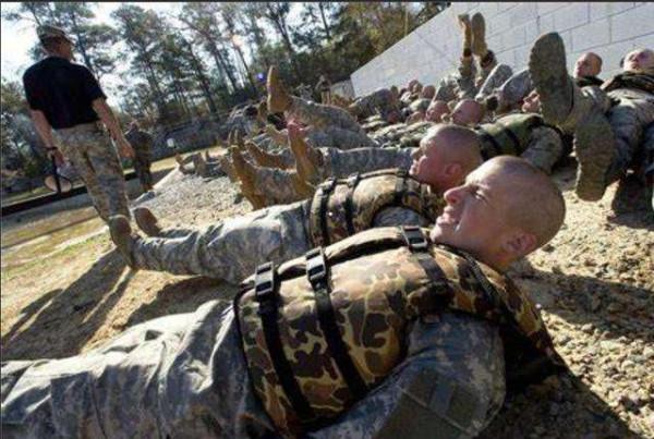 這就是美國遊騎兵的真實訓練,和中國解放軍相比到底誰更勝一籌? 這就是美國遊騎兵的真實訓練,和中國解放軍相比到底誰更勝一籌?