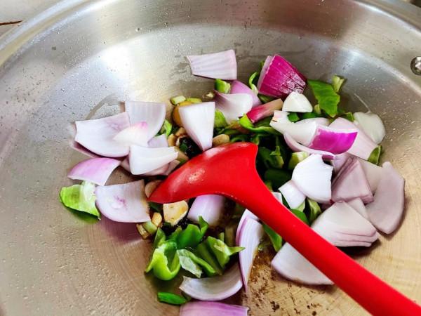 豬肝怎麼炒才滑嫩？大廚教你一招，出鍋不老不腥，健康營養又美味