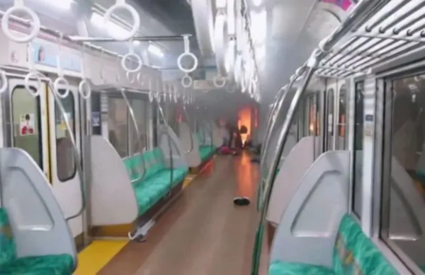 萬聖節前夜砍傷17人,只為死刑?日本版“小丑”或是富裕家庭中的自私男孩? 萬聖節前夜砍傷17人,只為死刑?日本版“小丑”或是富裕家庭中的自私男孩?