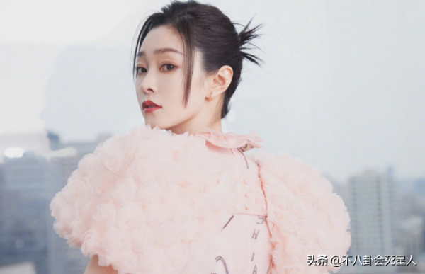 央視元宵女星PK：毛曉彤贏了金晨，萬茜&OpenCurlyDoubleQuote;敗&rdquo;在服裝上