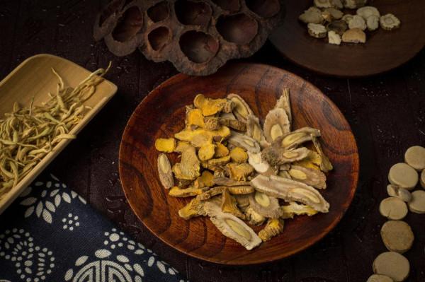 58歲老人突發中風,半身不遂,中醫講針藥合用療效顯著 58歲老人突發中風,半身不遂,中醫講針藥合用療效顯著