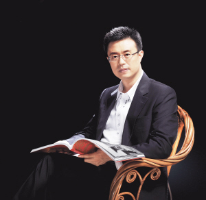 央視主持人白燕升：對殘疾妻子不離不棄，50歲才生二胎