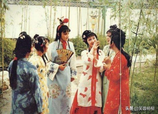 87《紅樓夢》拍完這場戲，她撲到副導演懷裡，哭得死去活來