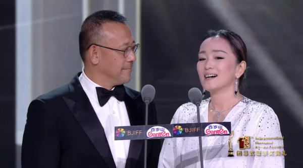 北影節閉幕紅毯:關曉彤難得美一回,馬伊琍變水嫩,段奕宏老來俏 北影節閉幕紅毯:關曉彤難得美一回,馬伊琍變水嫩,段奕宏老來俏