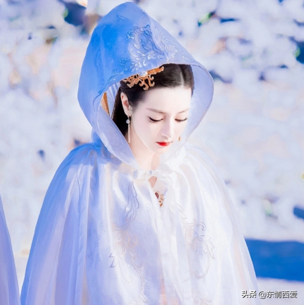 《枕上書》中出現的5套嫁衣，知鶴普通，白淺大氣，最美的是鳳九