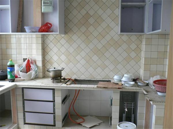 廚房磚砌櫥櫃值得做嗎？有一說一：比起整體櫥櫃，它真有不少優點