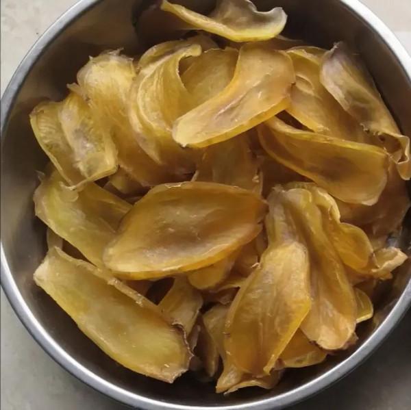 在東北農村，都把這些吃不完的蔬菜曬成乾菜，其口感就更加完美了