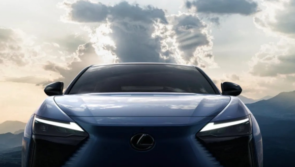 告別“公路閃電”? LEXUS RZ450e預告圖 F1同款方向盤 500km續航 告別“公路閃電”? LEXUS RZ450e預告圖 F1同款方向盤 500km續航