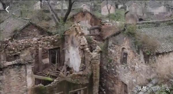 山西太行山區一個500人口美麗村莊,只有兩對夫妻留下來養豬 山西太行山區一個500人口美麗村莊,只有兩對夫妻留下來養豬