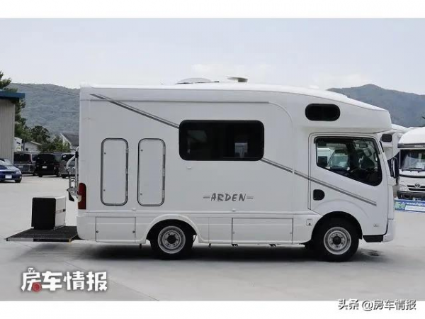 日產平頭輕卡房車,長度僅4.8米7座設計,能放3張床為啥還不擠? 日產平頭輕卡房車,長度僅4.8米7座設計,能放3張床為啥還不擠?