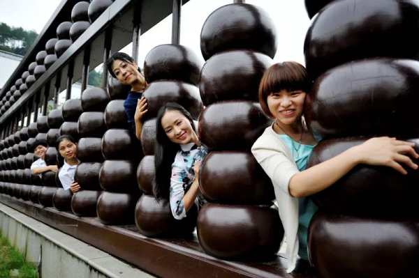 “巨無霸”紅木算盤，一顆珠子都重達12.6斤 估值約3億