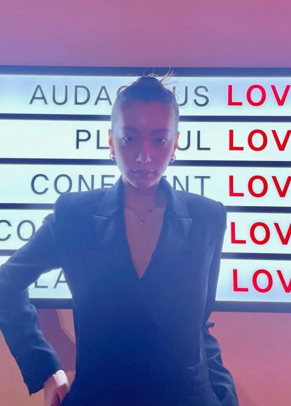 這個被嘲矮的超模火了!一臉硬傷,為啥還被Dior、Prada搶著寵? 這個被嘲矮的超模火了!一臉硬傷,為啥還被Dior、Prada搶著寵?