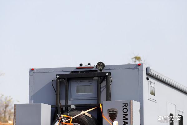 實力比肩進口MAN，實拍國內重卡傑出代表之羅曼威爾德越野房車