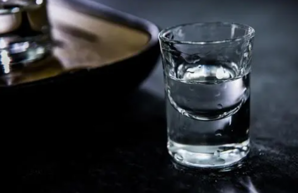 酒品差的人,人品一般都不太好 酒品差的人,人品一般都不太好