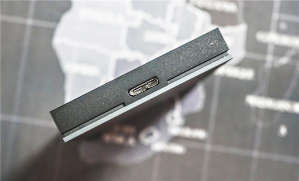 支援RGB燈效的行動硬碟——希捷酷玩極光俠開箱體驗