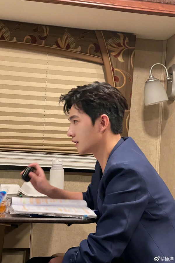 沒想到，楊洋已經變成沈騰2.0了…粉絲：哈哈哈給帥哥留點面子吧